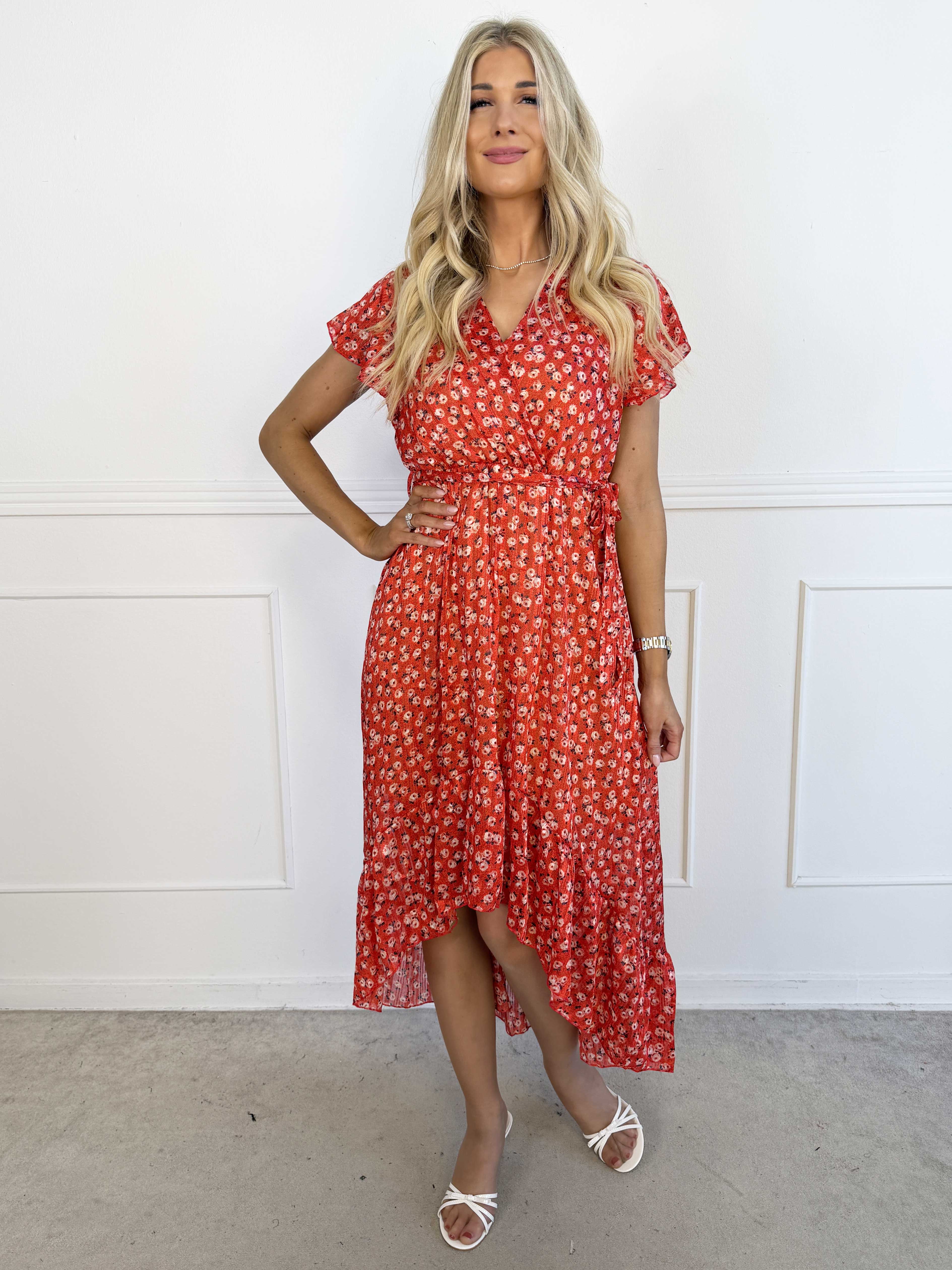 Jamin - Vacker blommig klänning med hög-låg kjol